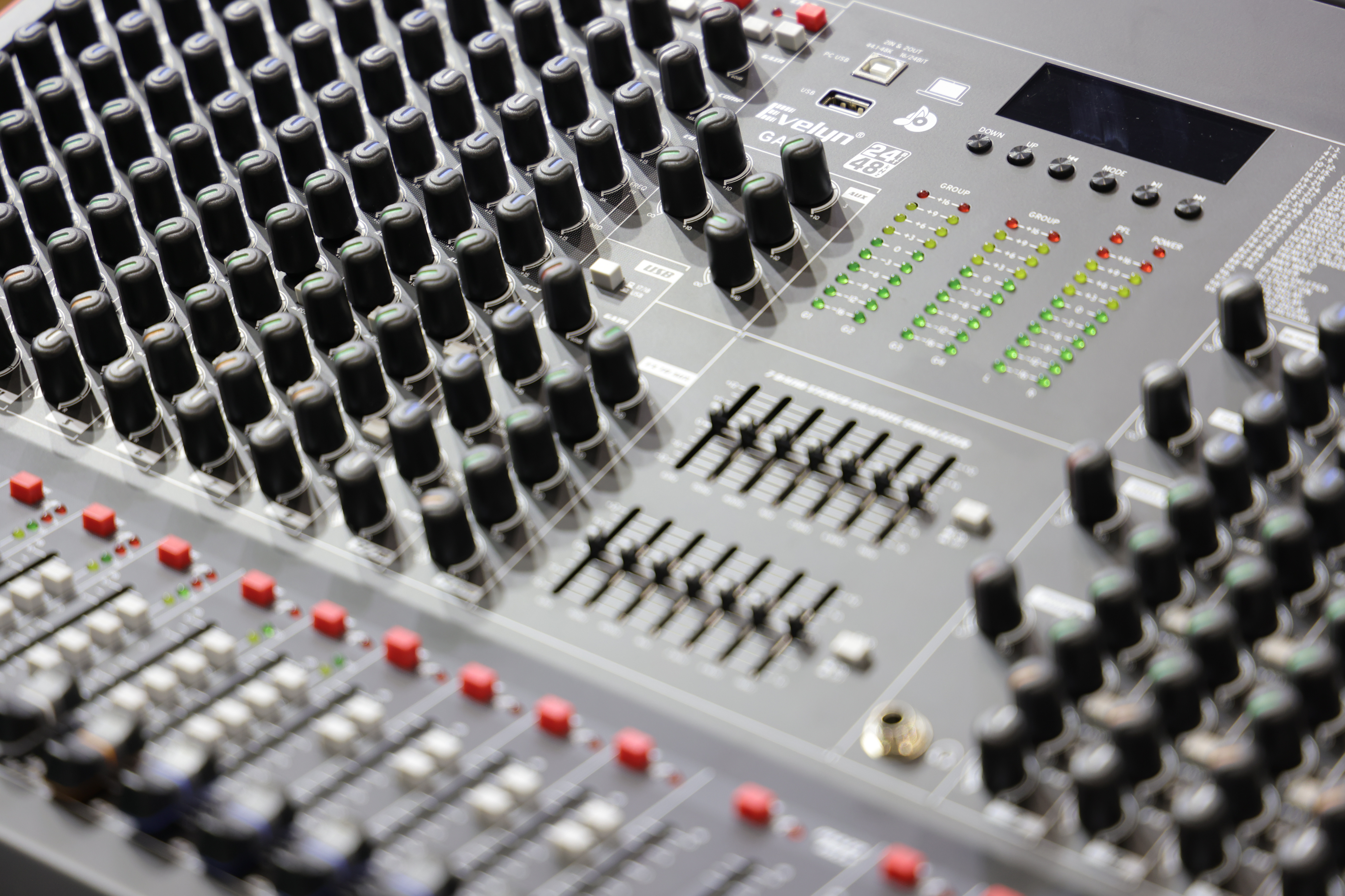 How Do You Choose The Perfect Mixing Console for Your Needs?