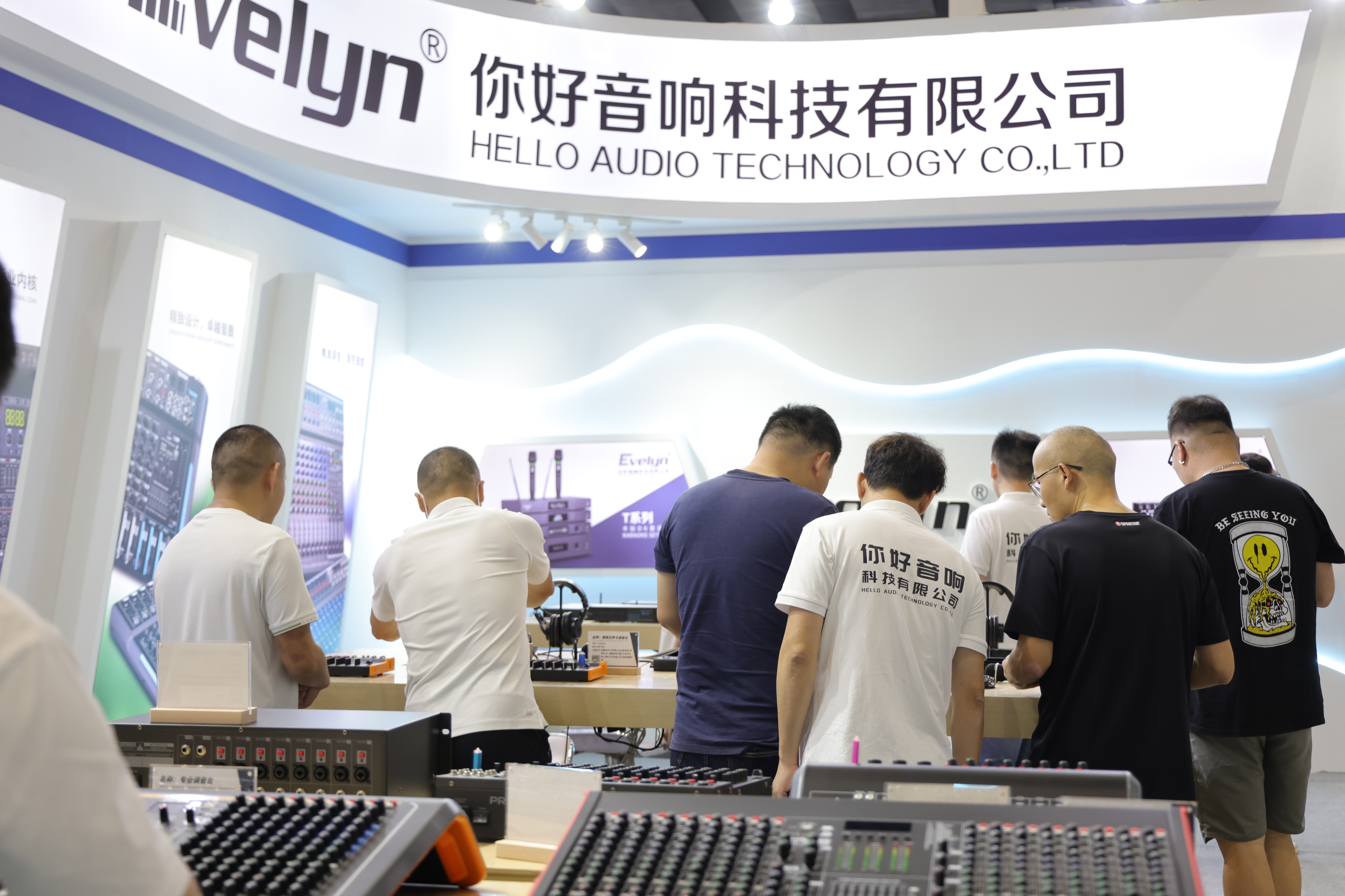 What Is The Best Mixer Audio Studio Setup for Beginners?